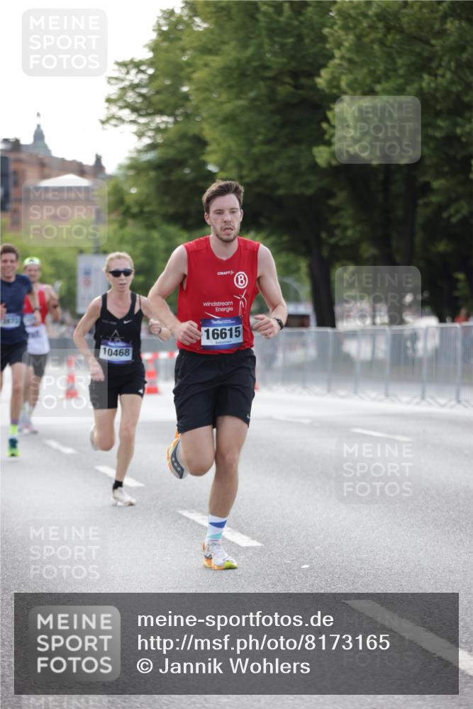 29.06.2025 - hella hamburg halbmarathon Jannik Wohlers http://msf.ph/oto/8173165 29.06.2025 09:42:06 Lombardsbrücke 2618, 10468, 13872, 13913, 14113, 15253, 16615, 18569 meine-sportfotos.de