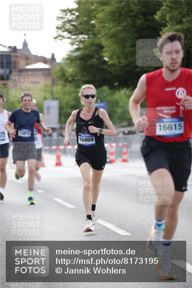 29.06.2025 - hella hamburg halbmarathon Jannik Wohlers http://msf.ph/oto/8173195 29.06.2025 09:42:07 Lombardsbrücke 2618, 10468, 11078, 13872, 13913, 14113, 15253, 16615, 18569 meine-sportfotos.de