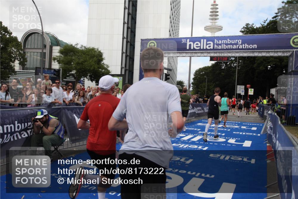 29.06.2025 - hella hamburg halbmarathon Michael Strokosch http://msf.ph/oto/8173222 29.06.2025 10:37:07 Ziel 1385, 1411, 5315, 6123, 6458, 7482, 10738, 11120, 15261, 15410, 16992, 17024, 17125, 17658 meine-sportfotos.de
