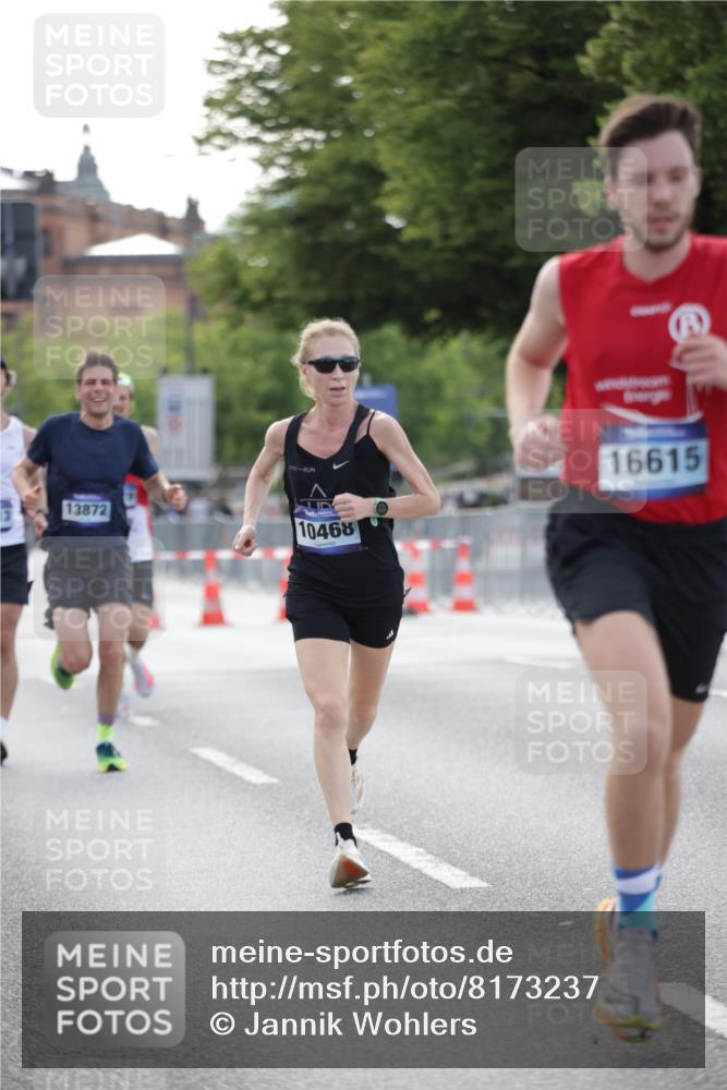 29.06.2025 - hella hamburg halbmarathon Jannik Wohlers http://msf.ph/oto/8173237 29.06.2025 09:42:07 Lombardsbrücke 2618, 10468, 11078, 13872, 13913, 14113, 15253, 16615, 18569 meine-sportfotos.de