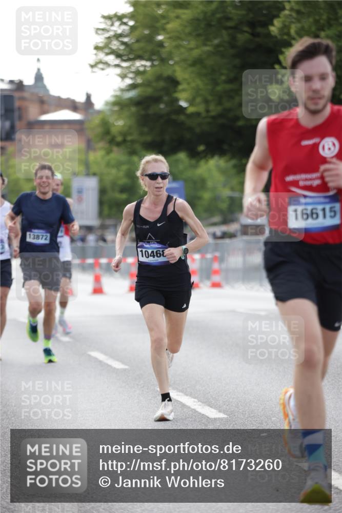 29.06.2025 - hella hamburg halbmarathon Jannik Wohlers http://msf.ph/oto/8173260 29.06.2025 09:42:07 Lombardsbrücke 2618, 10468, 11078, 13872, 13913, 14113, 15253, 16615, 18569 meine-sportfotos.de