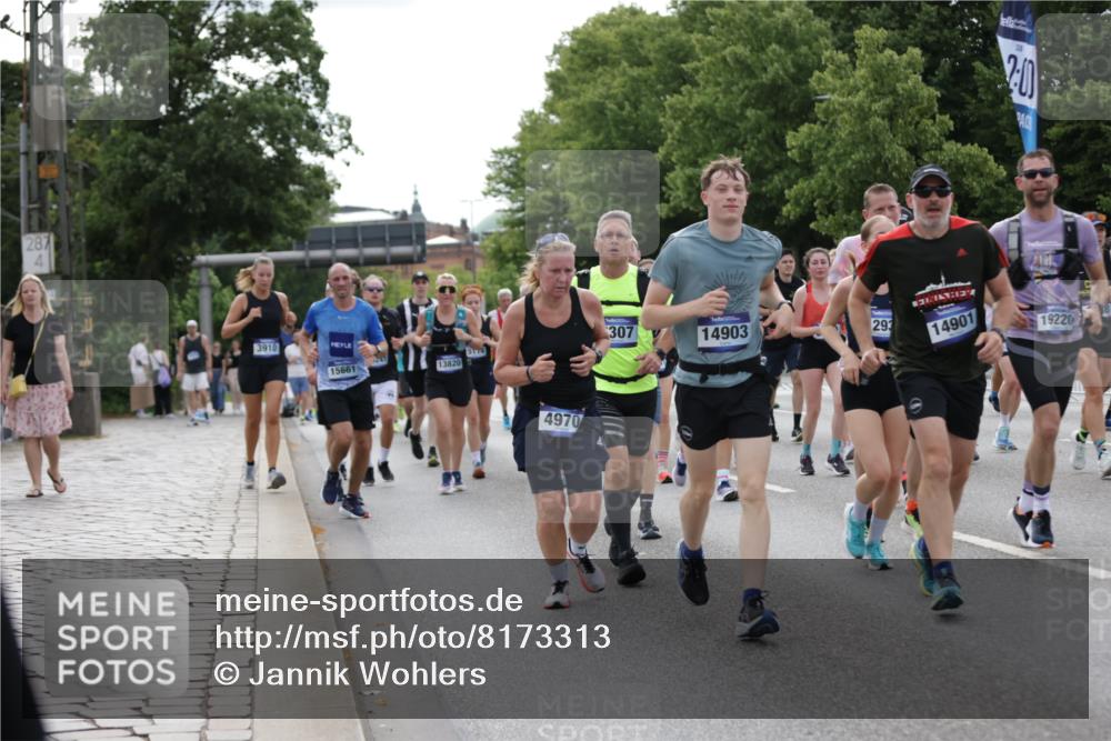 29.06.2025 - hella hamburg halbmarathon Jannik Wohlers http://msf.ph/oto/8173313 29.06.2025 10:21:55 Lombardsbrücke 1003, 1187, 1419, 1598, 2009, 2022, 2063, 2351, 2514, 3050, 3108, 3172, 3457, 3458, 3910, 3946, 4113, 4114, 4131, 4366, 4556, 4559, 4829, 4970, 5079, 5838, 6030, 6048, 6049, 6303, 6307, 6347, 6820, 6977, 7794, 8511, 8855, 8884, 8954, 9204, 9516, 10088, 10241, 10432, 10663, 10917, 11046, 11440, 12933, 13248, 13255, 13369, 13460, 13820, 14053, 14079, 14240, 14314, 14333, 14334, 14442, 14901, 14903, 14980, 15114, 15129, 15660, 17556, 18172, 18661, 19154 meine-sportfotos.de
