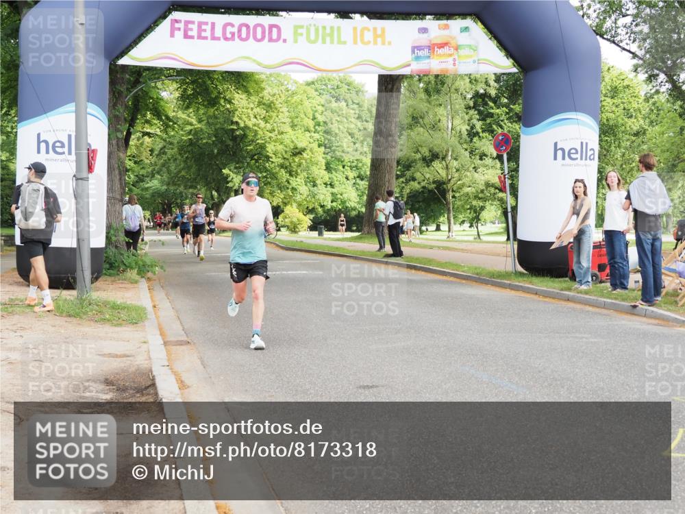 29.06.2025 - hella hamburg halbmarathon MichiJ http://msf.ph/oto/8173318 29.06.2025 10:15:37 Zwischen KM18-KM19 1271, 11994, 17003 meine-sportfotos.de