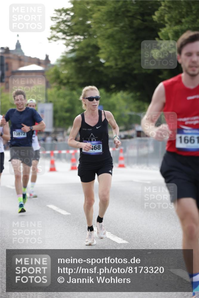 29.06.2025 - hella hamburg halbmarathon Jannik Wohlers http://msf.ph/oto/8173320 29.06.2025 09:42:07 Lombardsbrücke 2618, 10468, 11078, 13872, 13913, 14113, 15253, 16615, 18569 meine-sportfotos.de