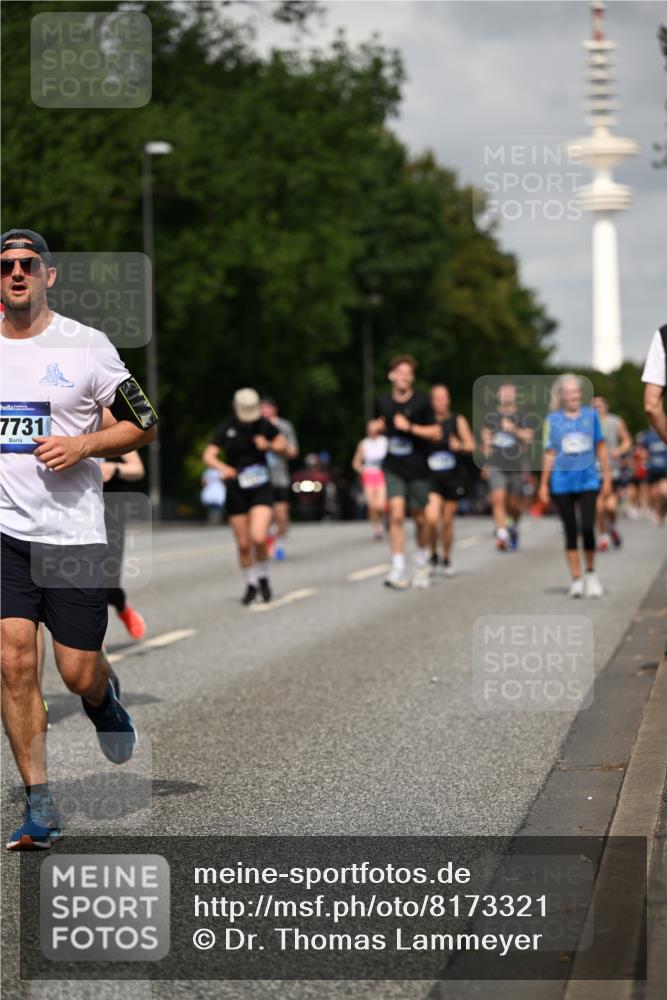 29.06.2025 - hella hamburg halbmarathon Dr. Thomas Lammeyer http://msf.ph/oto/8173321 29.06.2025 10:09:56 Kennedybrücke 1229, 1842, 2288, 3461, 4782, 4868, 5762, 7138, 7302, 8049, 8727, 8894, 8909, 9339, 9477, 9736, 9737, 9738, 9917, 10343, 10791, 10998 meine-sportfotos.de