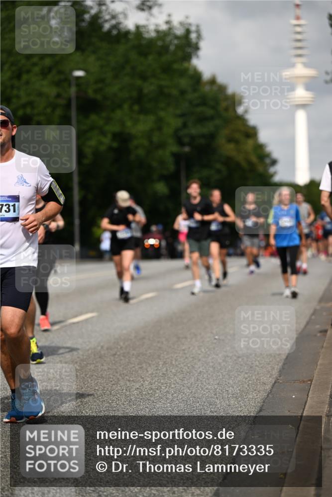 29.06.2025 - hella hamburg halbmarathon Dr. Thomas Lammeyer http://msf.ph/oto/8173335 29.06.2025 10:09:57 Kennedybrücke 1229, 1842, 2288, 3461, 4782, 4868, 5762, 7138, 7302, 8049, 8727, 8894, 8909, 9339, 9477, 9736, 9737, 9738, 9917, 10343, 10791, 10998 meine-sportfotos.de