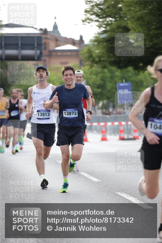 29.06.2025 - hella hamburg halbmarathon Jannik Wohlers http://msf.ph/oto/8173342 29.06.2025 09:42:08 Lombardsbrücke 2618, 10468, 11078, 13872, 13913, 14113, 15253, 16615, 18569 meine-sportfotos.de