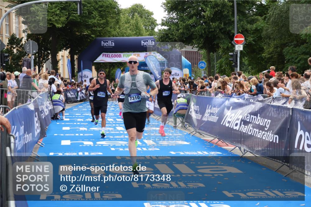 29.06.2025 - hella hamburg halbmarathon Zöllner http://msf.ph/oto/8173348 29.06.2025 10:36:58 Ziel 3959, 5307, 7310, 11620, 13141, 14691, 18384 meine-sportfotos.de