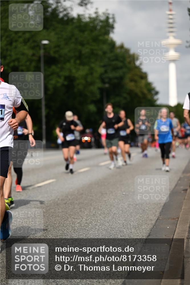29.06.2025 - hella hamburg halbmarathon Dr. Thomas Lammeyer http://msf.ph/oto/8173358 29.06.2025 10:09:57 Kennedybrücke 1229, 1842, 2288, 3461, 4782, 4868, 5762, 7138, 7302, 8049, 8727, 8894, 8909, 9339, 9477, 9736, 9737, 9738, 9917, 10343, 10791, 10998 meine-sportfotos.de