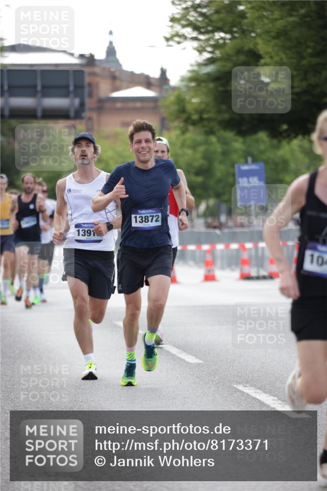 29.06.2025 - hella hamburg halbmarathon Jannik Wohlers http://msf.ph/oto/8173371 29.06.2025 09:42:08 Lombardsbrücke 2618, 10468, 11078, 13872, 13913, 14113, 15253, 16615, 18569 meine-sportfotos.de