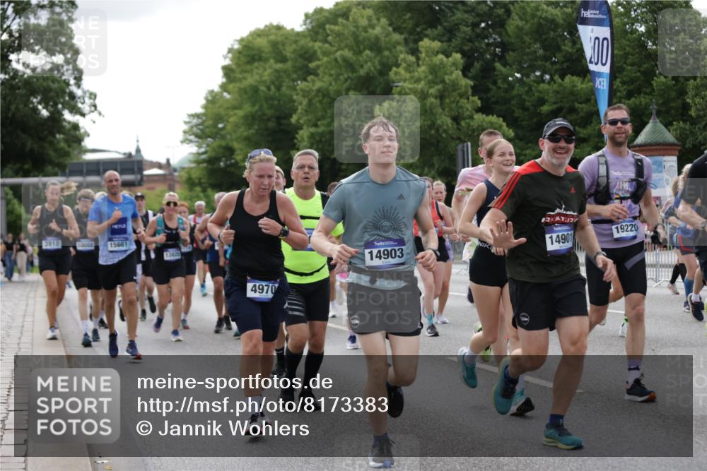 29.06.2025 - hella hamburg halbmarathon Jannik Wohlers http://msf.ph/oto/8173383 29.06.2025 10:21:55 Lombardsbrücke 1003, 1187, 1419, 1598, 2009, 2022, 2063, 2351, 2514, 3050, 3108, 3172, 3457, 3458, 3910, 3946, 4113, 4114, 4131, 4366, 4556, 4559, 4829, 4970, 5079, 5838, 6030, 6048, 6049, 6303, 6307, 6347, 6820, 6977, 7794, 8511, 8855, 8884, 8954, 9204, 9516, 10088, 10241, 10432, 10663, 10917, 11046, 11440, 12933, 13248, 13255, 13369, 13460, 13820, 14053, 14079, 14240, 14314, 14333, 14334, 14442, 14901, 14903, 14980, 15114, 15129, 15660, 17556, 18172, 18661, 19154 meine-sportfotos.de