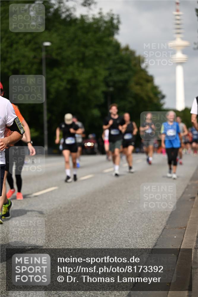 29.06.2025 - hella hamburg halbmarathon Dr. Thomas Lammeyer http://msf.ph/oto/8173392 29.06.2025 10:09:57 Kennedybrücke 1229, 1842, 2288, 3461, 4782, 4868, 5762, 7138, 7302, 8049, 8727, 8894, 8909, 9339, 9477, 9736, 9737, 9738, 9917, 10343, 10791, 10998 meine-sportfotos.de