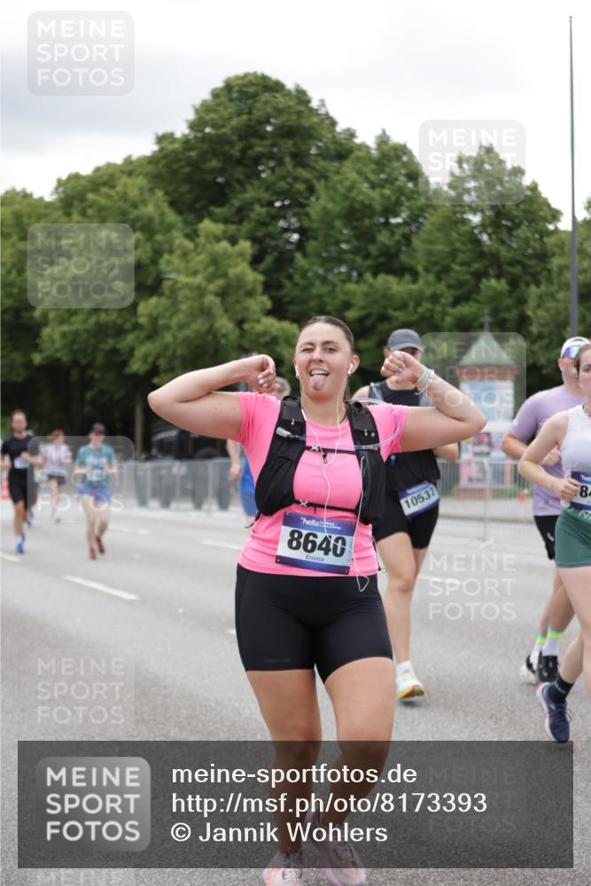 29.06.2025 - hella hamburg halbmarathon Jannik Wohlers http://msf.ph/oto/8173393 29.06.2025 11:07:09 Lombardsbrücke 1638, 1829, 2764, 3032, 4250, 4899, 4988, 5270, 5541, 5725, 5726, 5819, 6728, 7194, 7441, 7560, 7892, 7994, 7995, 8384, 8420, 8446, 8604, 8640, 8735, 9494, 9541, 9589, 9646, 9732, 10379, 10517, 10537, 10743, 11148, 11504, 11724, 12034, 12036, 12052, 12964, 14446, 15202, 15598, 15716, 16277, 16278, 16534, 16822, 16994, 17094, 18462, 18703 meine-sportfotos.de