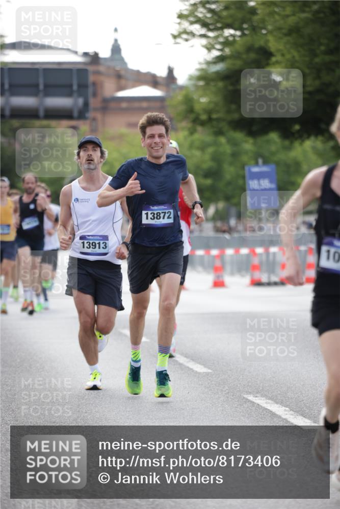 29.06.2025 - hella hamburg halbmarathon Jannik Wohlers http://msf.ph/oto/8173406 29.06.2025 09:42:08 Lombardsbrücke 2618, 10468, 11078, 13872, 13913, 14113, 15253, 16615, 18569 meine-sportfotos.de