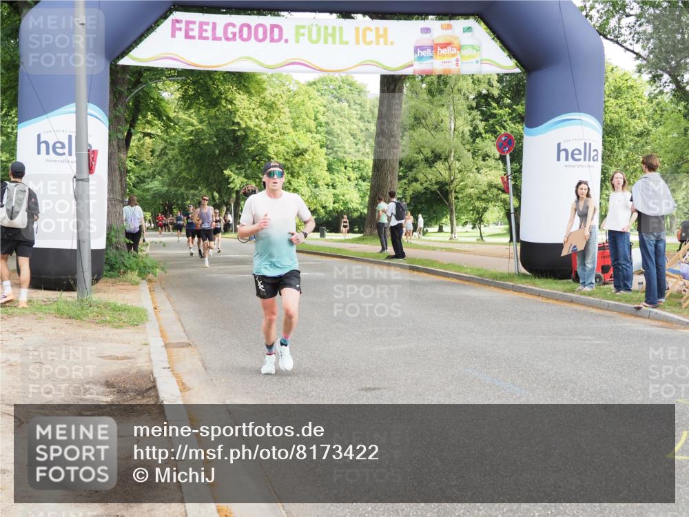 29.06.2025 - hella hamburg halbmarathon MichiJ http://msf.ph/oto/8173422 29.06.2025 10:15:37 Zwischen KM18-KM19 1271, 11994, 17003 meine-sportfotos.de