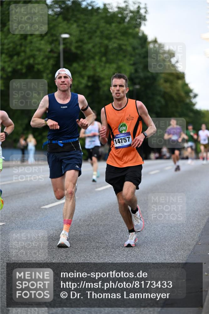 29.06.2025 - hella hamburg halbmarathon Dr. Thomas Lammeyer http://msf.ph/oto/8173433 29.06.2025 09:46:26 Kennedybrücke 1271, 6090, 7380, 9097, 9565, 9767, 10867 meine-sportfotos.de