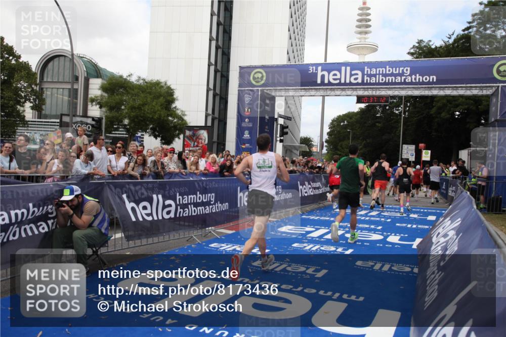 29.06.2025 - hella hamburg halbmarathon Michael Strokosch http://msf.ph/oto/8173436 29.06.2025 10:37:11 Ziel 5923, 6123, 6458, 7482, 8362, 9178, 10738, 11120, 11423, 13972, 15261, 15410, 16992, 17024, 17125, 17658 meine-sportfotos.de