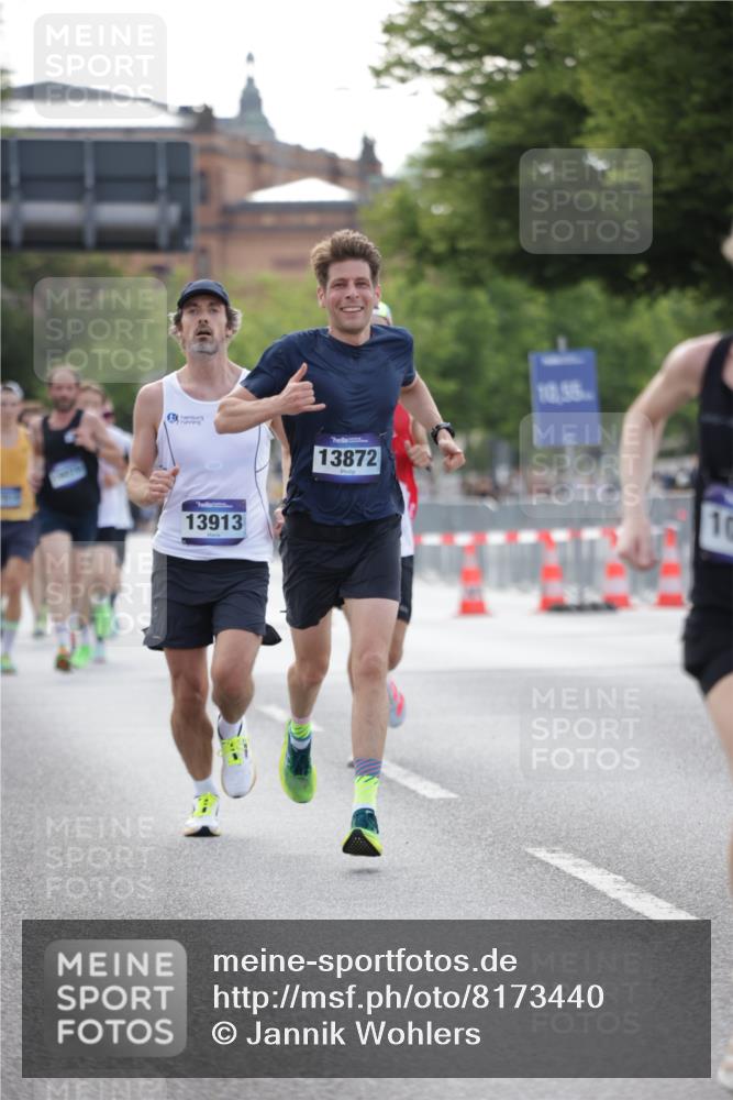 29.06.2025 - hella hamburg halbmarathon Jannik Wohlers http://msf.ph/oto/8173440 29.06.2025 09:42:09 Lombardsbrücke 2618, 10468, 11078, 13872, 13913, 14113, 15253, 16615, 18569 meine-sportfotos.de