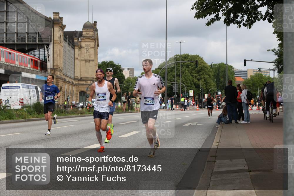 29.06.2025 - hella hamburg halbmarathon Yannick Fuchs http://msf.ph/oto/8173445 29.06.2025 10:25:30 20KM 3379, 3845, 7055, 7481, 8318, 8323, 9381, 12049, 12691, 15253, 17322, 18235 meine-sportfotos.de