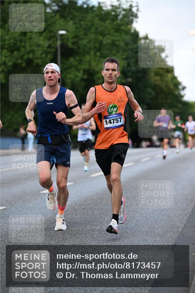 29.06.2025 - hella hamburg halbmarathon Dr. Thomas Lammeyer http://msf.ph/oto/8173457 29.06.2025 09:46:26 Kennedybrücke 1271, 6090, 7380, 9097, 9565, 9767, 10867 meine-sportfotos.de