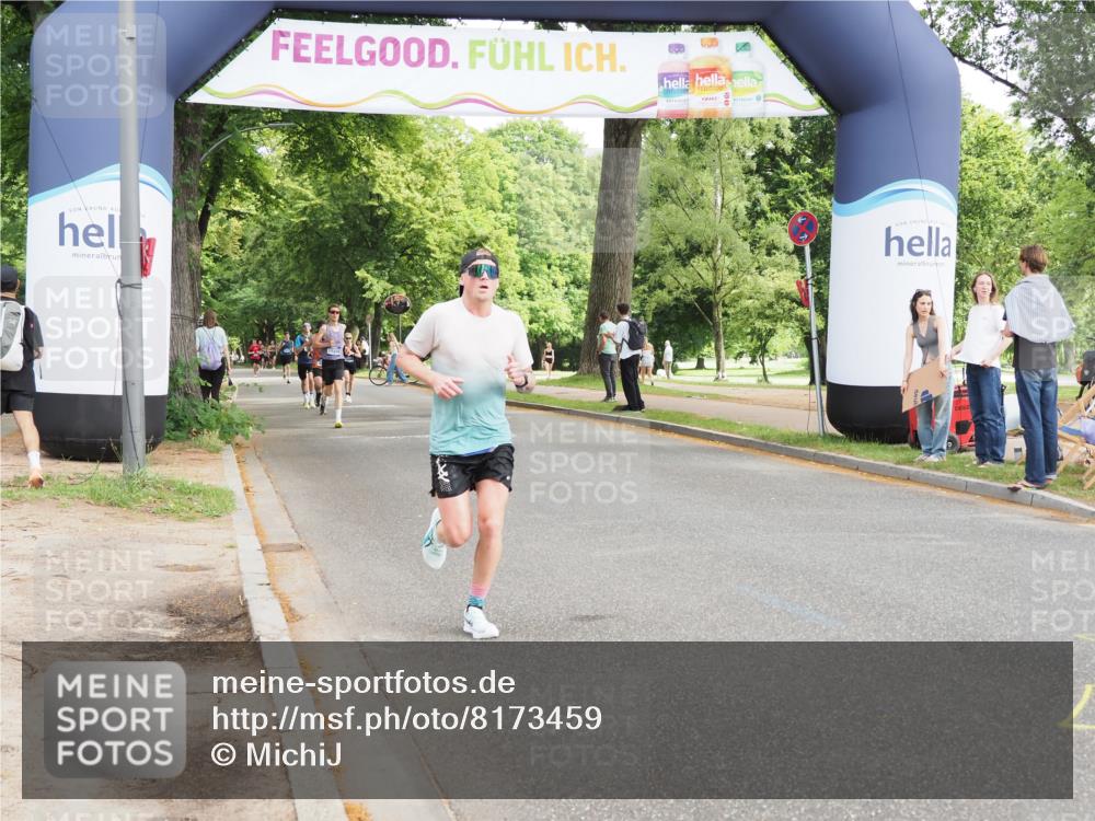29.06.2025 - hella hamburg halbmarathon MichiJ http://msf.ph/oto/8173459 29.06.2025 10:15:37 Zwischen KM18-KM19 1271, 11994, 17003 meine-sportfotos.de