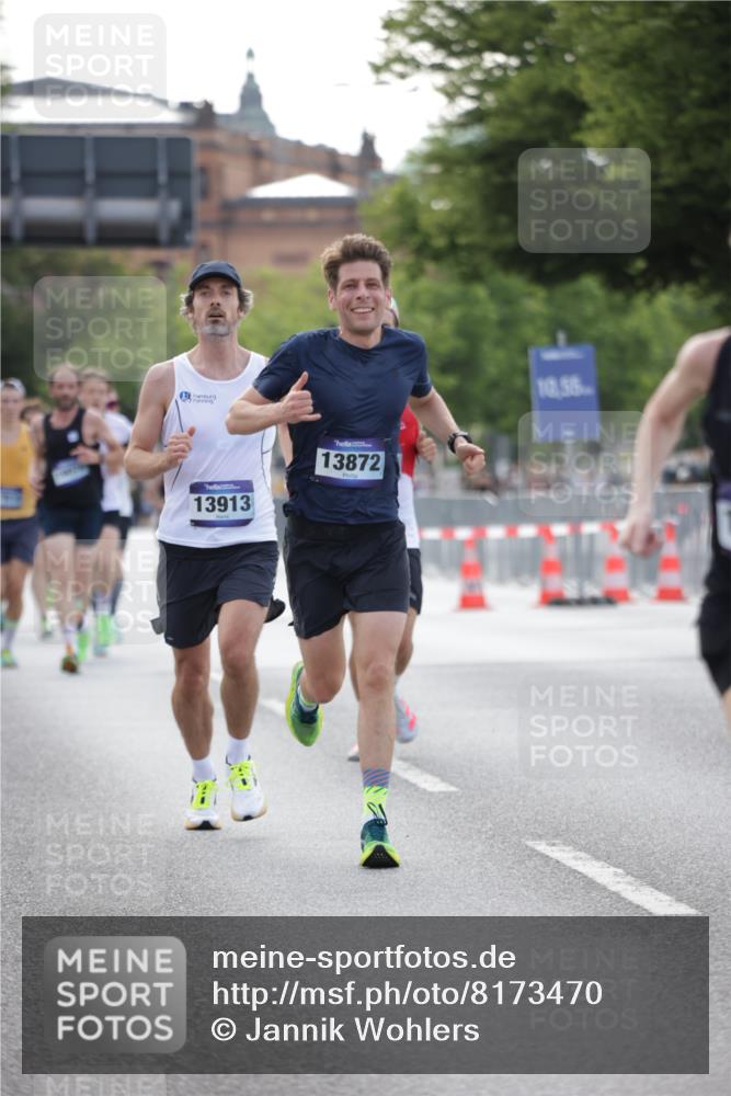 29.06.2025 - hella hamburg halbmarathon Jannik Wohlers http://msf.ph/oto/8173470 29.06.2025 09:42:09 Lombardsbrücke 2618, 10468, 11078, 13872, 13913, 14113, 15253, 16615, 18569 meine-sportfotos.de