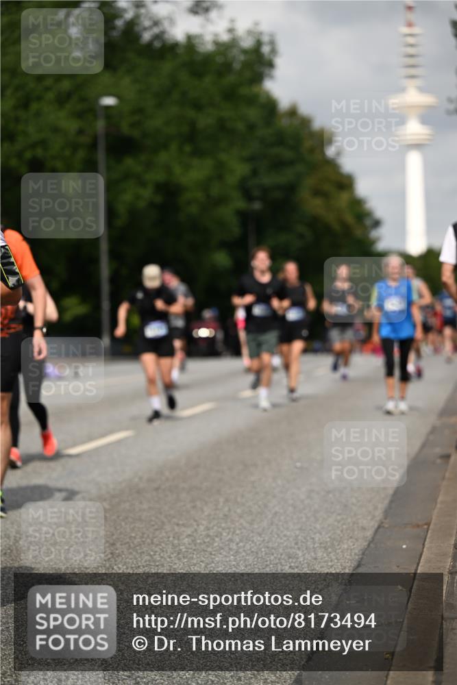 29.06.2025 - hella hamburg halbmarathon Dr. Thomas Lammeyer http://msf.ph/oto/8173494 29.06.2025 10:09:57 Kennedybrücke 1229, 1842, 2288, 3461, 4782, 4868, 5762, 7138, 7302, 8049, 8727, 8894, 8909, 9339, 9477, 9736, 9737, 9738, 9917, 10343, 10791, 10998 meine-sportfotos.de