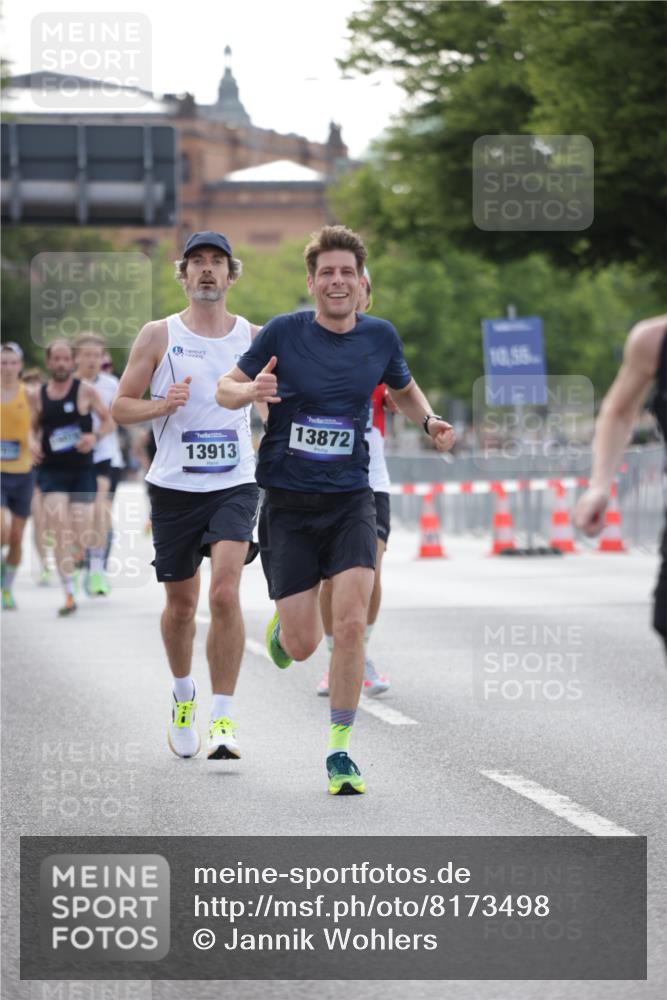 29.06.2025 - hella hamburg halbmarathon Jannik Wohlers http://msf.ph/oto/8173498 29.06.2025 09:42:09 Lombardsbrücke 2618, 10468, 11078, 13872, 13913, 14113, 15253, 16615, 18569 meine-sportfotos.de