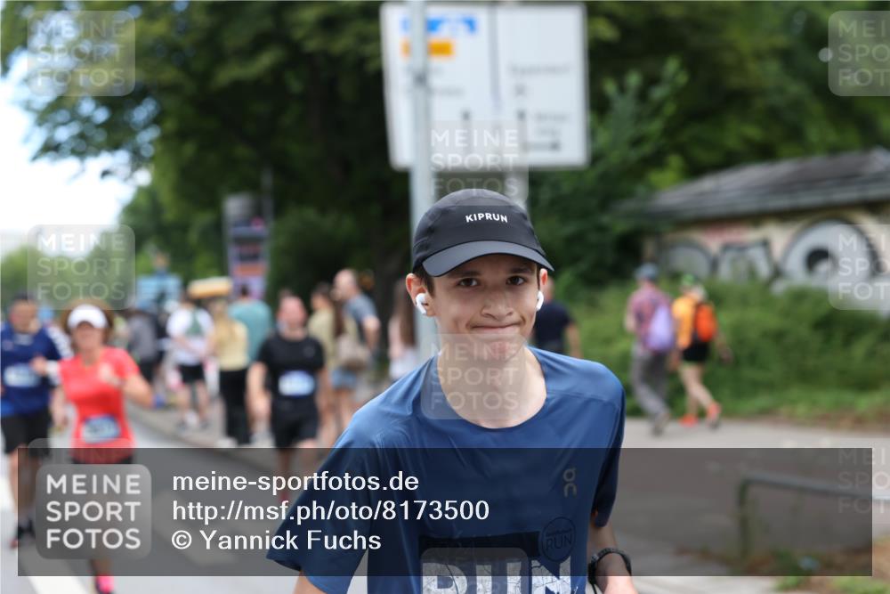 29.06.2025 - hella hamburg halbmarathon Yannick Fuchs http://msf.ph/oto/8173500 29.06.2025 11:19:33 20KM 1011, 1048, 1294, 1747, 1853, 2925, 3591, 3592, 3678, 3817, 4198, 4829, 5759, 5929, 5930, 6249, 7446, 7447, 8127, 8144, 10687, 10989, 11117, 11634, 11999, 12041, 12210, 12278, 12384, 12442, 12470, 12592, 14143, 15086, 15104, 15114, 15608, 15948, 16838, 17238, 17299, 17416, 18278, 18439, 18818, 18851, 18949, 18976 meine-sportfotos.de