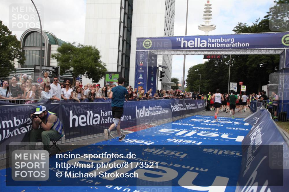 29.06.2025 - hella hamburg halbmarathon Michael Strokosch http://msf.ph/oto/8173521 29.06.2025 10:37:14 Ziel 4860, 5923, 7482, 8362, 9178, 10190, 11423, 13972, 15178, 17137, 17658, 17726 meine-sportfotos.de