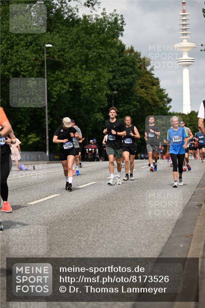 29.06.2025 - hella hamburg halbmarathon Dr. Thomas Lammeyer http://msf.ph/oto/8173526 29.06.2025 10:09:57 Kennedybrücke 1229, 1842, 2288, 3461, 4782, 4868, 5762, 7138, 7302, 8049, 8727, 8894, 8909, 9339, 9477, 9736, 9737, 9738, 9917, 10343, 10791, 10998 meine-sportfotos.de