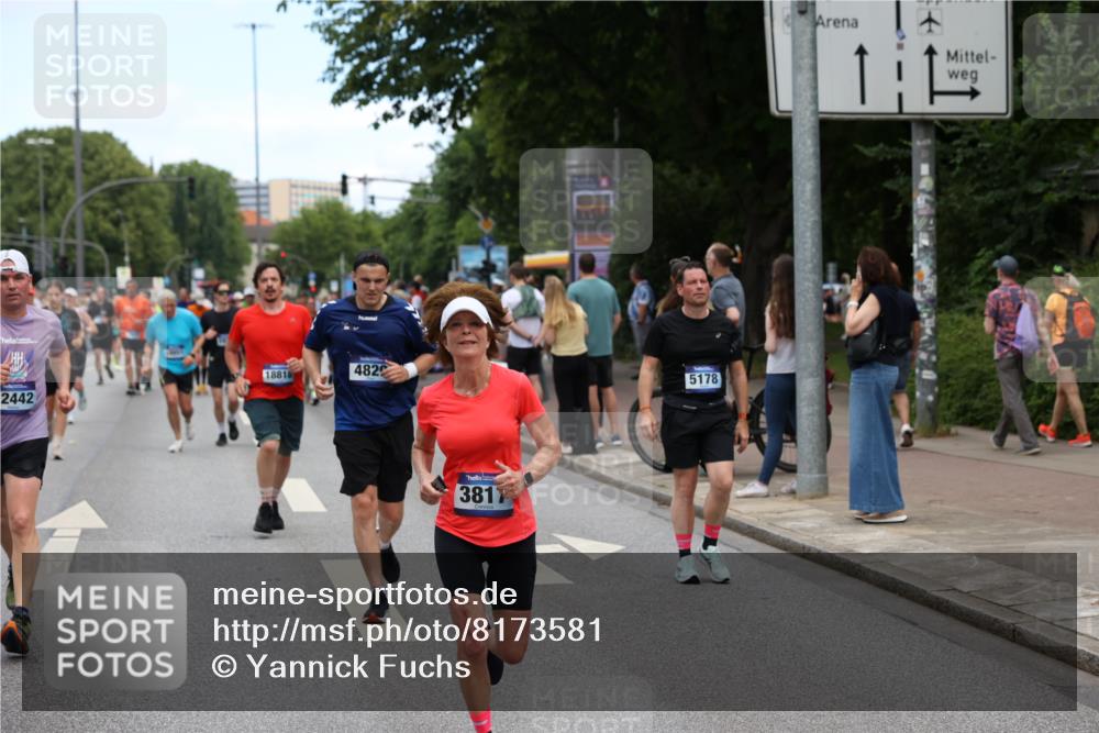 29.06.2025 - hella hamburg halbmarathon Yannick Fuchs http://msf.ph/oto/8173581 29.06.2025 11:19:34 20KM 1011, 1048, 1294, 1747, 1853, 2925, 3591, 3592, 3678, 3817, 4198, 4829, 5759, 5929, 5930, 6249, 7276, 7446, 7447, 8127, 8144, 10687, 10989, 11117, 11634, 12041, 12210, 12278, 12384, 12442, 12470, 12592, 14143, 15086, 15104, 15114, 15608, 15948, 16838, 17238, 17299, 17416, 17804, 18278, 18439, 18818, 18851, 18949, 18976 meine-sportfotos.de