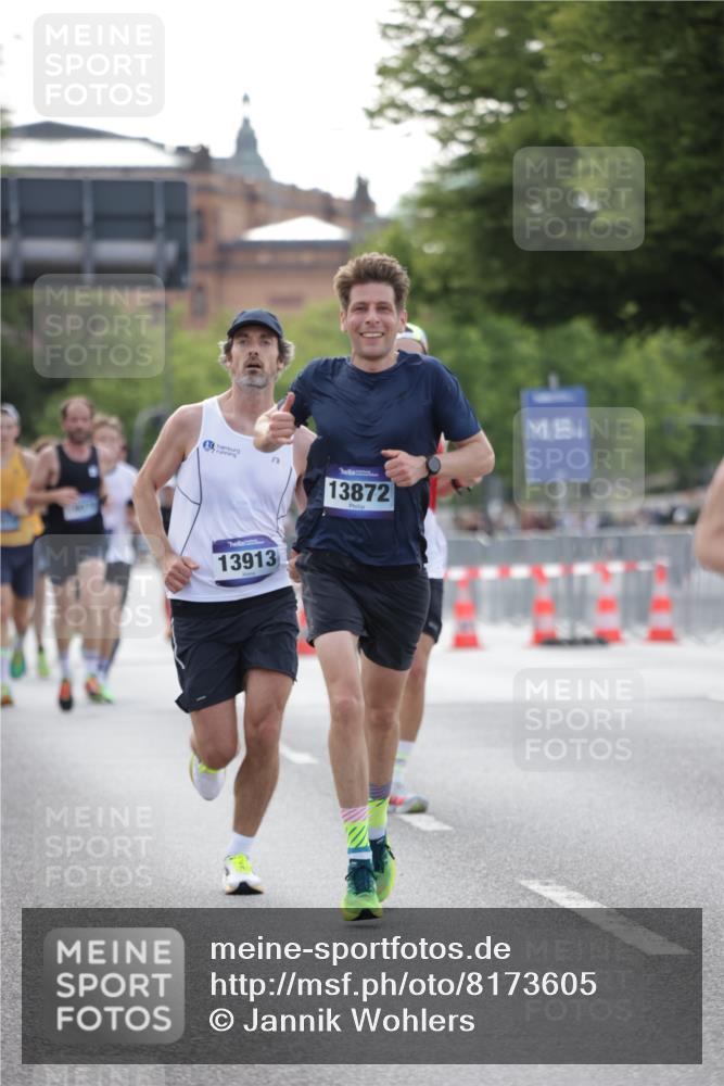 29.06.2025 - hella hamburg halbmarathon Jannik Wohlers http://msf.ph/oto/8173605 29.06.2025 09:42:09 Lombardsbrücke 2618, 10468, 11078, 13872, 13913, 14113, 15253, 16615, 18569 meine-sportfotos.de