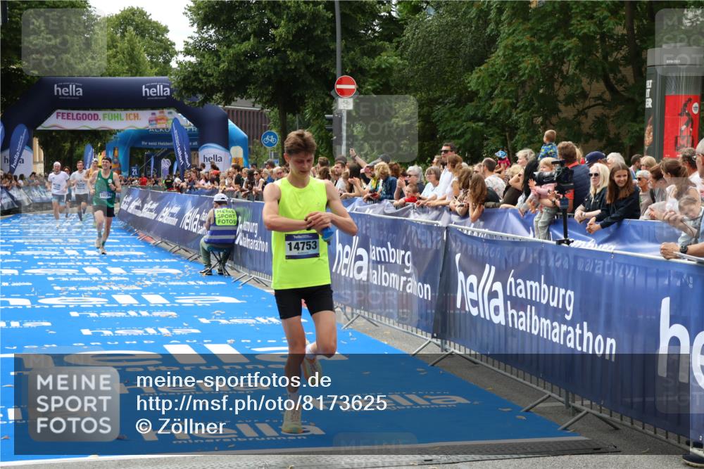 29.06.2025 - hella hamburg halbmarathon Zöllner http://msf.ph/oto/8173625 29.06.2025 10:24:08 Ziel 9269, 10234, 14753, 17614, 19041 meine-sportfotos.de