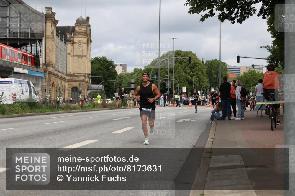 29.06.2025 - hella hamburg halbmarathon Yannick Fuchs http://msf.ph/oto/8173631 29.06.2025 10:25:37 20KM 2460, 2851, 3379, 3845, 7055, 7481, 8318, 9381, 11413, 12049, 12691, 15253, 17322, 18235, 18871 meine-sportfotos.de