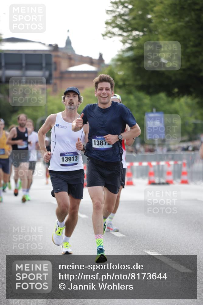 29.06.2025 - hella hamburg halbmarathon Jannik Wohlers http://msf.ph/oto/8173644 29.06.2025 09:42:09 Lombardsbrücke 2618, 10468, 11078, 13872, 13913, 14113, 15253, 16615, 18569 meine-sportfotos.de