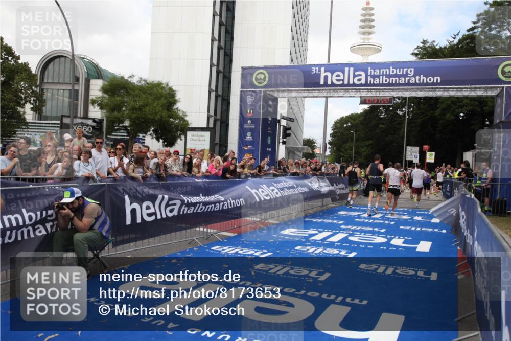 29.06.2025 - hella hamburg halbmarathon Michael Strokosch http://msf.ph/oto/8173653 29.06.2025 10:37:21 Ziel 4860, 5003, 10190, 12900, 13854, 14387, 14459, 15178, 17137, 17726, 18824 meine-sportfotos.de
