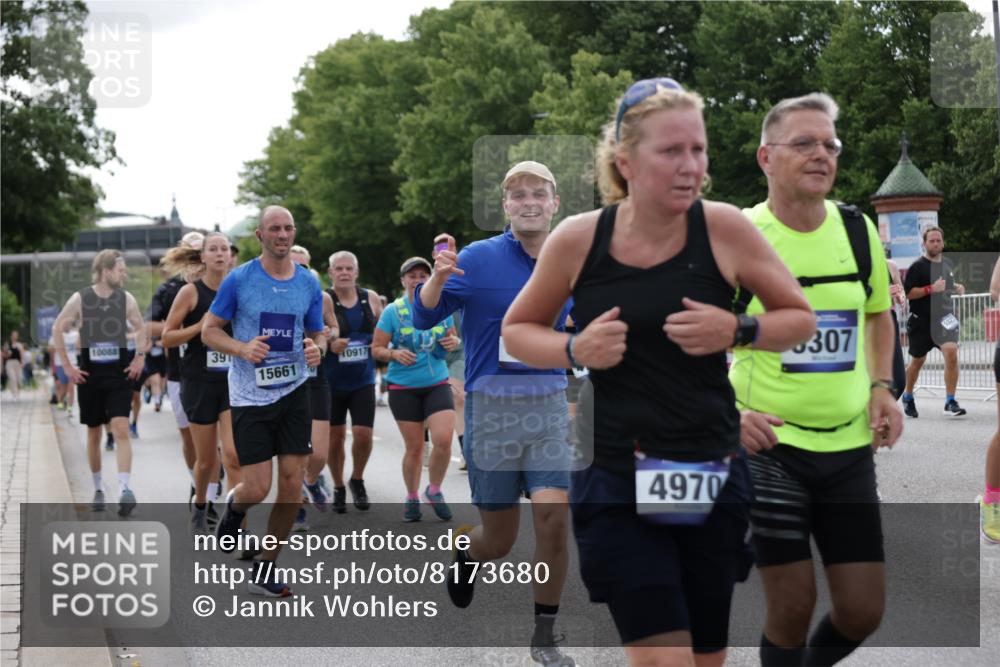 29.06.2025 - hella hamburg halbmarathon Jannik Wohlers http://msf.ph/oto/8173680 29.06.2025 10:21:57 Lombardsbrücke 1187, 1419, 1598, 2009, 2022, 2063, 2351, 2514, 3108, 3457, 3511, 3910, 3946, 4113, 4114, 4131, 4366, 4556, 4559, 4829, 4969, 4970, 5079, 5838, 6030, 6048, 6049, 6303, 6307, 6347, 6820, 6826, 6977, 7097, 7794, 8511, 8855, 8884, 8954, 9204, 9516, 10088, 10241, 10432, 10663, 10917, 10961, 11046, 11440, 12933, 13248, 13255, 13369, 13460, 13820, 14079, 14240, 14314, 14333, 14334, 14442, 14901, 14903, 14980, 15114, 15129, 17556, 19154 meine-sportfotos.de