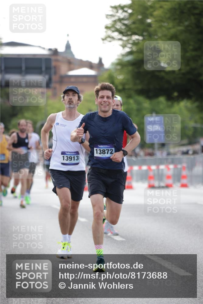 29.06.2025 - hella hamburg halbmarathon Jannik Wohlers http://msf.ph/oto/8173688 29.06.2025 09:42:09 Lombardsbrücke 2618, 10468, 11078, 13872, 13913, 14113, 15253, 16615, 18569 meine-sportfotos.de