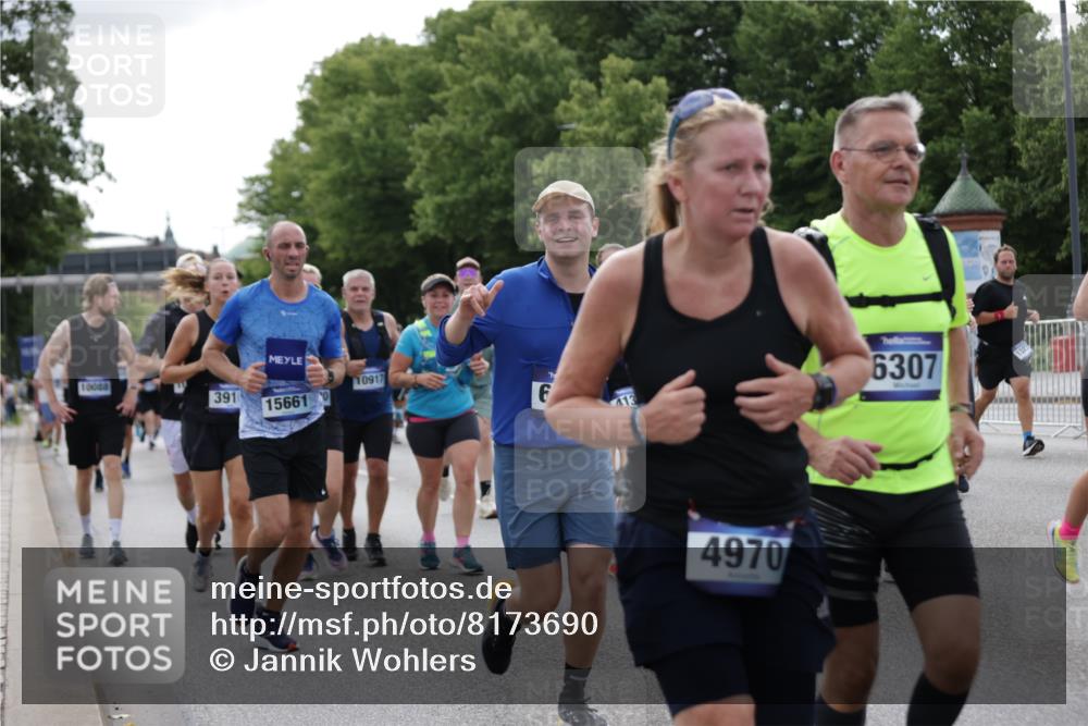 29.06.2025 - hella hamburg halbmarathon Jannik Wohlers http://msf.ph/oto/8173690 29.06.2025 10:21:57 Lombardsbrücke 1187, 1419, 1598, 2009, 2022, 2063, 2351, 2514, 3108, 3457, 3511, 3910, 3946, 4113, 4114, 4131, 4366, 4556, 4559, 4829, 4969, 4970, 5079, 5838, 6030, 6048, 6049, 6303, 6307, 6347, 6820, 6826, 6977, 7097, 7794, 8511, 8855, 8884, 8954, 9204, 9516, 10088, 10241, 10432, 10663, 10917, 10961, 11046, 11440, 12933, 13248, 13255, 13369, 13460, 13820, 14079, 14240, 14314, 14333, 14334, 14442, 14901, 14903, 14980, 15114, 15129, 17556, 19154 meine-sportfotos.de