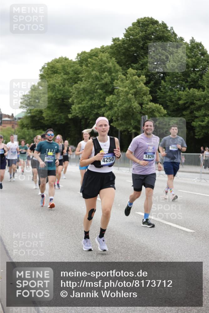 29.06.2025 - hella hamburg halbmarathon Jannik Wohlers http://msf.ph/oto/8173712 29.06.2025 11:07:18 Lombardsbrücke 1574, 1829, 2312, 2314, 2764, 2867, 3595, 3866, 3867, 4226, 4250, 4988, 5541, 6258, 6728, 7194, 7218, 7441, 7560, 7892, 8420, 8446, 9494, 9646, 9814, 9935, 10379, 10517, 10743, 11414, 11504, 11724, 12063, 12064, 12880, 12964, 13561, 14587, 14802, 15598, 15716, 15920, 16534, 16822, 18462, 18876 meine-sportfotos.de