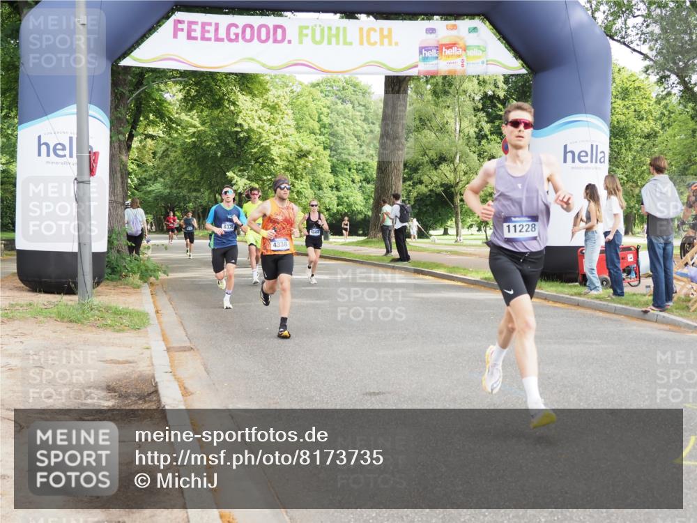 29.06.2025 - hella hamburg halbmarathon MichiJ http://msf.ph/oto/8173735 29.06.2025 10:15:42 Zwischen KM18-KM19 4338, 8376, 9767, 11228, 17003 meine-sportfotos.de