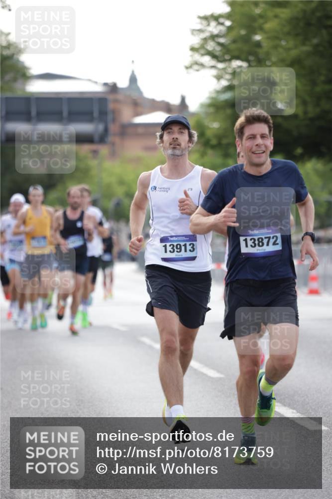 29.06.2025 - hella hamburg halbmarathon Jannik Wohlers http://msf.ph/oto/8173759 29.06.2025 09:42:10 Lombardsbrücke 2618, 10468, 11078, 13872, 13913, 14113, 15253, 16615 meine-sportfotos.de