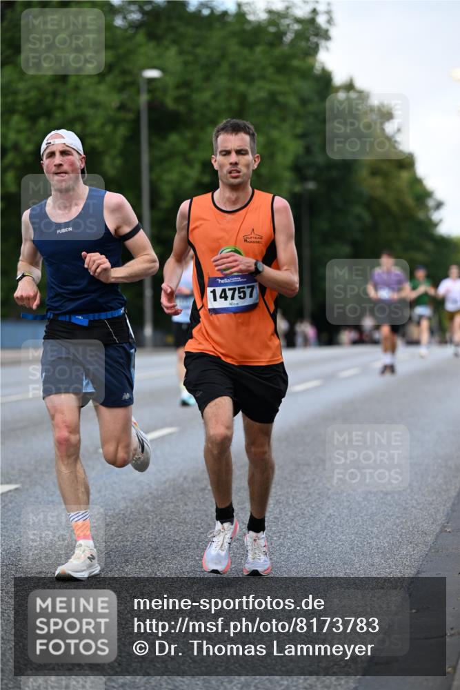 29.06.2025 - hella hamburg halbmarathon Dr. Thomas Lammeyer http://msf.ph/oto/8173783 29.06.2025 09:46:26 Kennedybrücke 1271, 6090, 7380, 9097, 9565, 9767, 10867 meine-sportfotos.de
