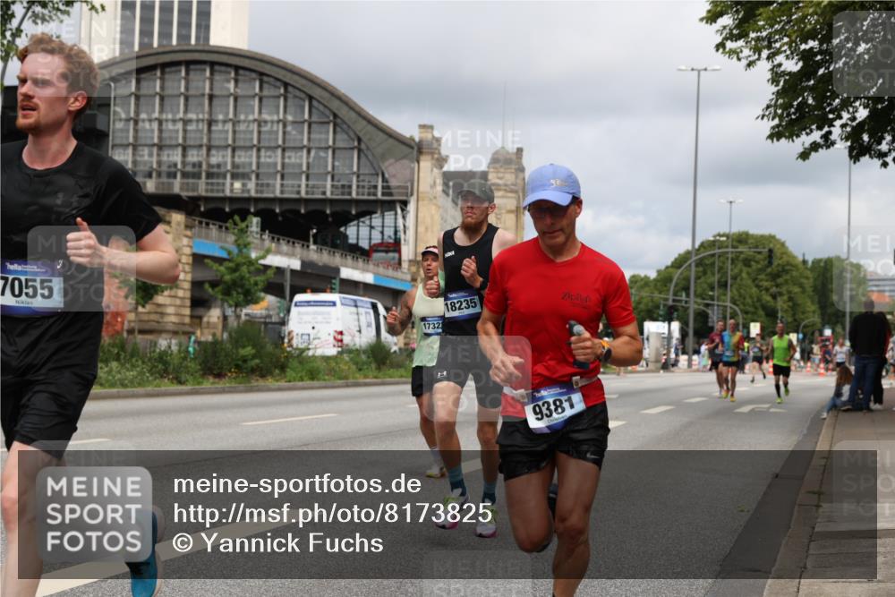 29.06.2025 - hella hamburg halbmarathon Yannick Fuchs http://msf.ph/oto/8173825 29.06.2025 10:25:48 20KM 2460, 2851, 3379, 3845, 5826, 7055, 7481, 7880, 8318, 9381, 11413, 13754, 16508, 17322, 18177, 18235, 18871 meine-sportfotos.de