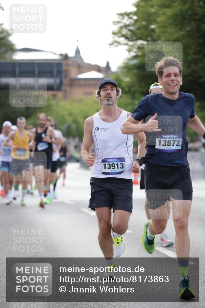 29.06.2025 - hella hamburg halbmarathon Jannik Wohlers http://msf.ph/oto/8173863 29.06.2025 09:42:10 Lombardsbrücke 2618, 10468, 11078, 13872, 13913, 14113, 15253, 16615 meine-sportfotos.de