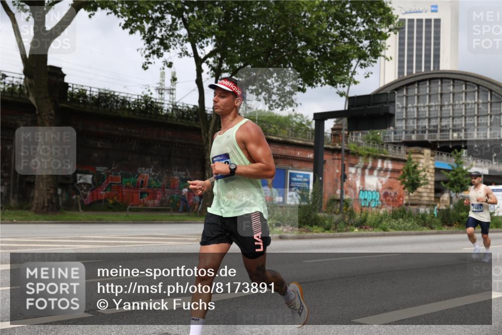 29.06.2025 - hella hamburg halbmarathon Yannick Fuchs http://msf.ph/oto/8173891 29.06.2025 10:25:50 20KM 2460, 2851, 3379, 3845, 5826, 7055, 7481, 7880, 9381, 10017, 11413, 13754, 16508, 17322, 18177, 18235, 18871 meine-sportfotos.de