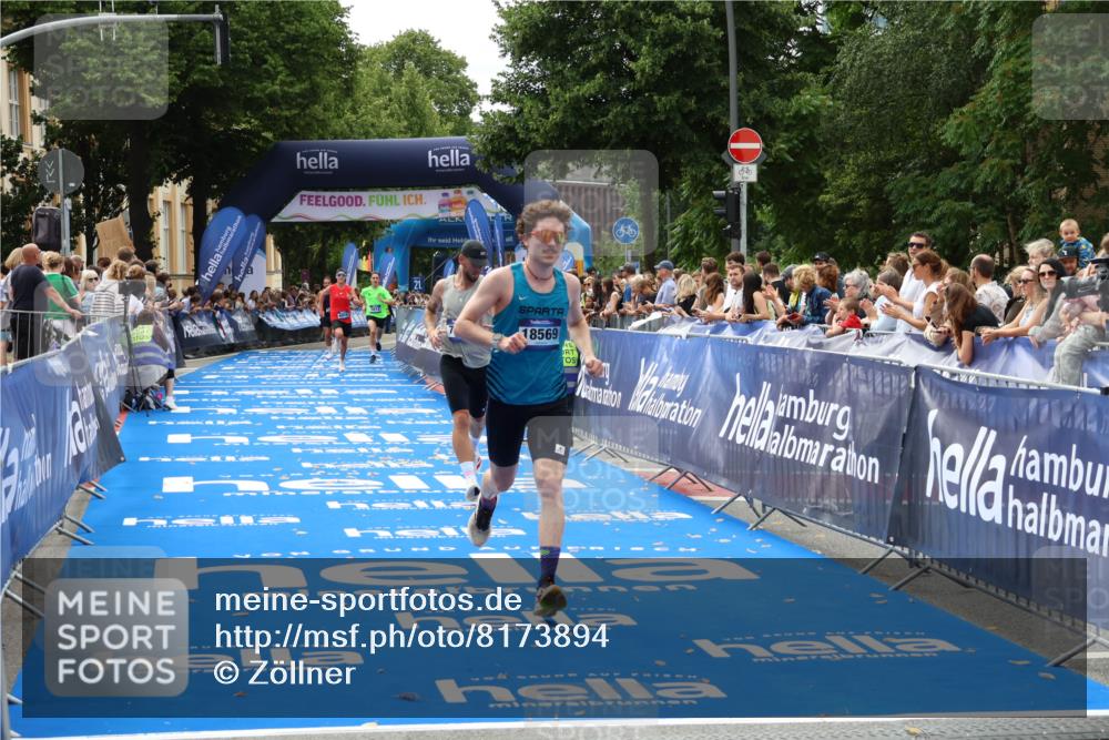 29.06.2025 - hella hamburg halbmarathon Zöllner http://msf.ph/oto/8173894 29.06.2025 10:24:18 Ziel 5612, 6816, 7331, 18569 meine-sportfotos.de