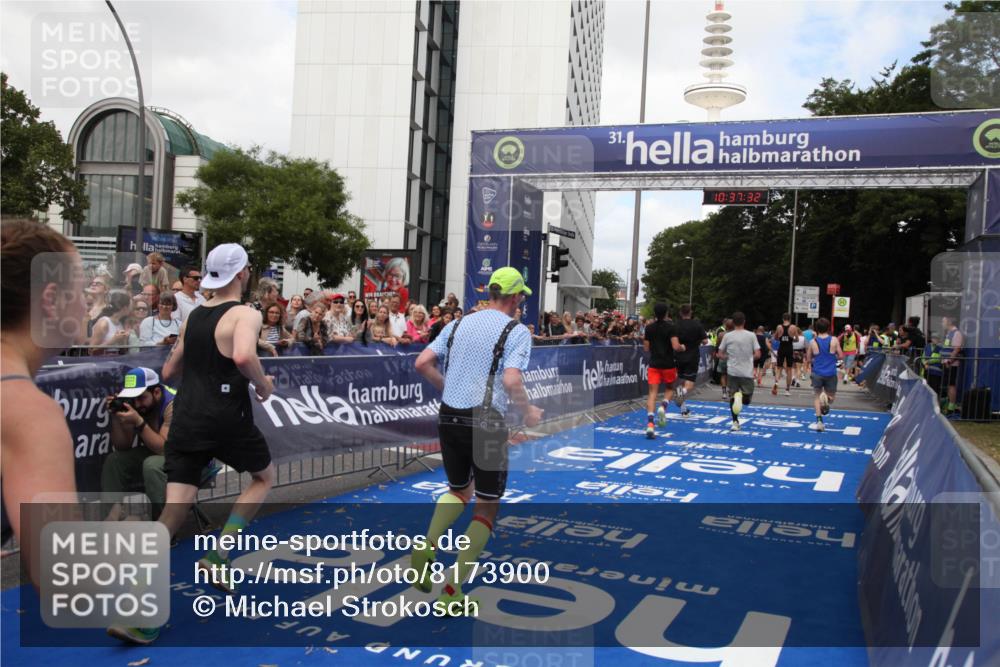 29.06.2025 - hella hamburg halbmarathon Michael Strokosch http://msf.ph/oto/8173900 29.06.2025 10:37:31 Ziel 2767, 5042, 6047, 9017, 9914, 12739, 13372, 15888, 17306, 18159, 18723 meine-sportfotos.de