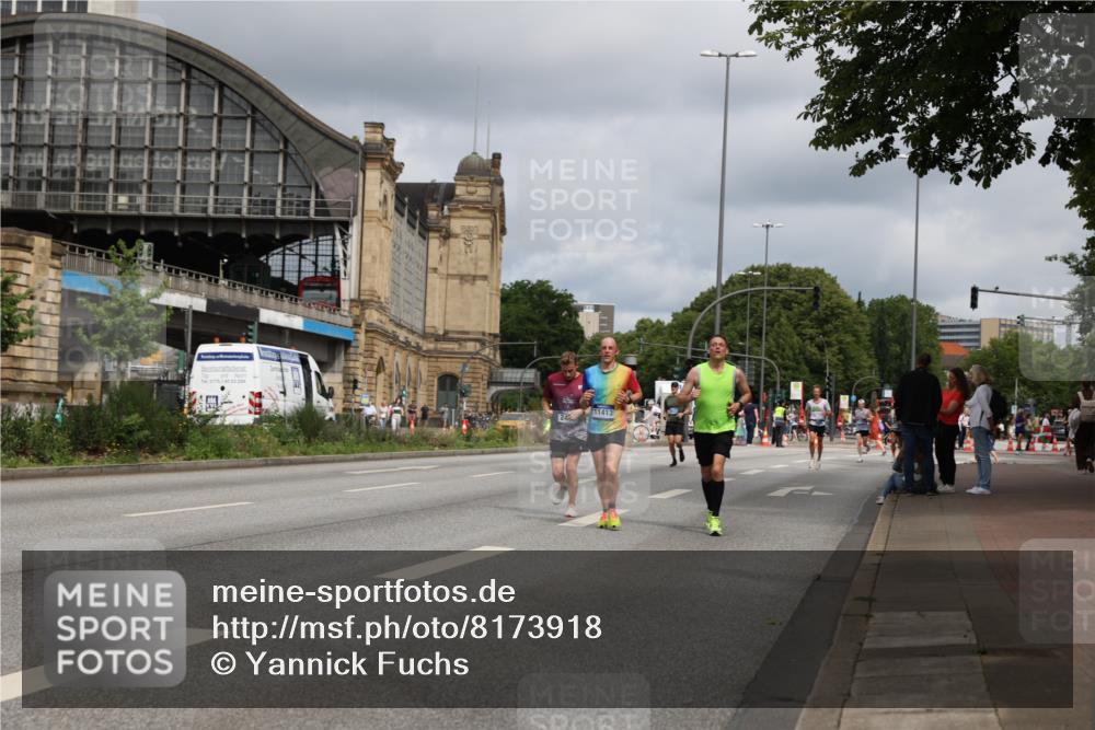 29.06.2025 - hella hamburg halbmarathon Yannick Fuchs http://msf.ph/oto/8173918 29.06.2025 10:25:51 20KM 2460, 2851, 3379, 3845, 5826, 7055, 7481, 7880, 9381, 9508, 10017, 11413, 11857, 13754, 16508, 17322, 18177, 18235, 18871 meine-sportfotos.de